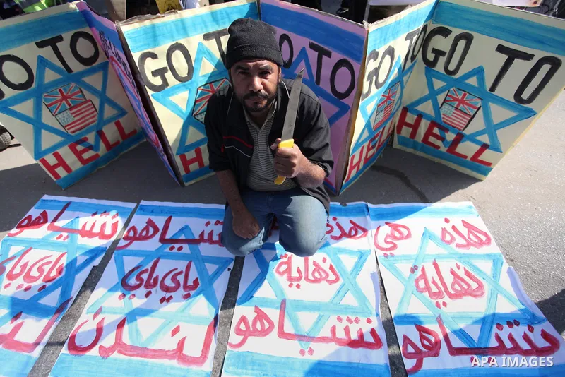 Palestinians take part in a protest demanding release the prisoners in Israeli jails, in front of Red cross office, in Gaza city, on April 4, 2016. Photo by Ashraf Amra