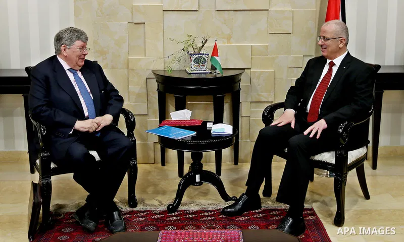 Palestinian Prime Minister Rami Hamdallah meets with a delegation from the international labour organization in the West Bank city of Ramallah on April 04, 2016. Photo by Prime Minister Office