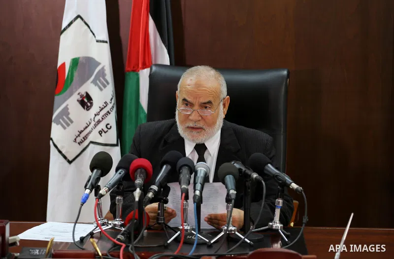 Deputy of the Legislative Council, Ahmed Bahar, speaks during a press conference, in Gaza city, on April 5, 2016. Photo by Mohammed Asad