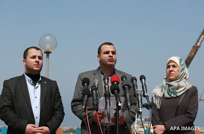 A spokesman for the "National Commission to break the siege and reconstruction, Alaa El-Batta speaks during a press conference in Gaza seaport, on April 6, 2016. Photo by Mohammed Asad