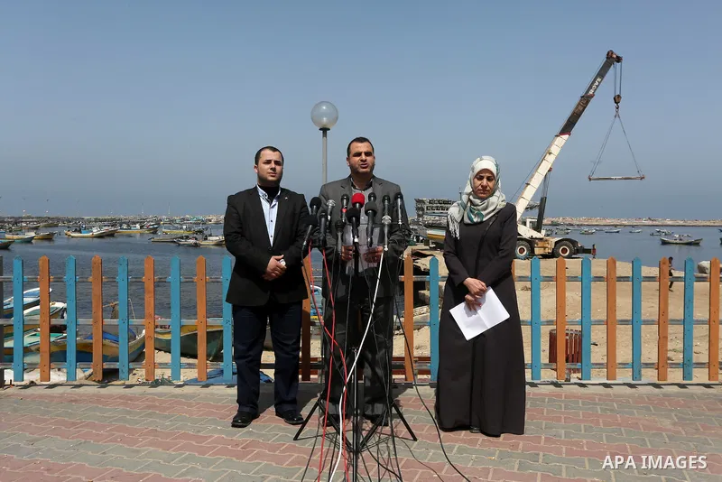 A spokesman for the "National Commission to break the siege and reconstruction, Alaa El-Batta speaks during a press conference in Gaza seaport, on April 6, 2016. Photo by Mohammed Asad