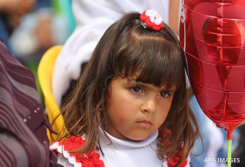 Palestinian children take part in a ceremony to mark Palestinian child day in Gaza seaport, on April 6, 2016. Photo by Mohammed Asad