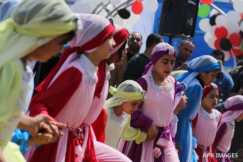 Palestinian children take part in a ceremony to mark Palestinian child day in Gaza seaport, on April 6, 2016. Photo by Mohammed Asad