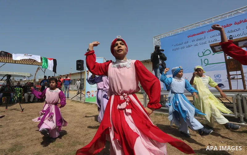 Palestinian children take part in a ceremony to mark Palestinian child day in Gaza seaport, on April 6, 2016. Photo by Mohammed Asad