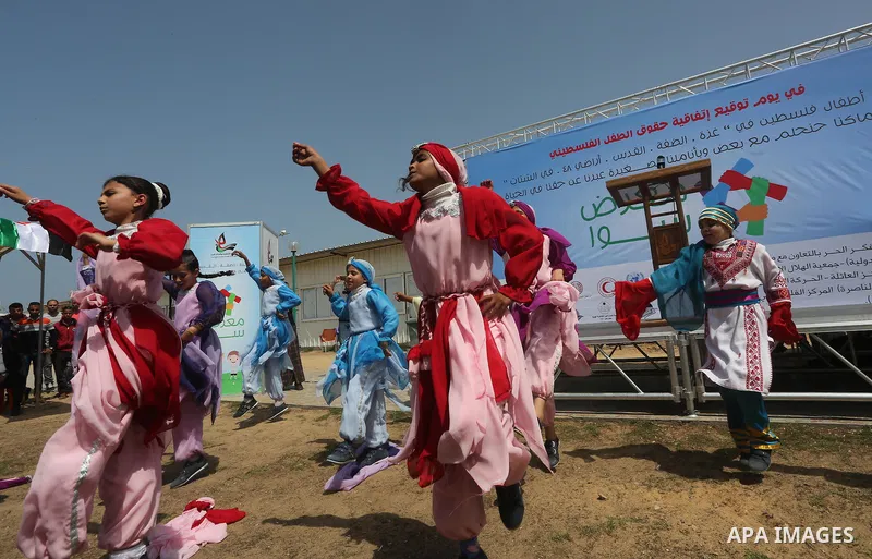 Palestinian children take part in a ceremony to mark Palestinian child day in Gaza seaport, on April 6, 2016. Photo by Mohammed Asad