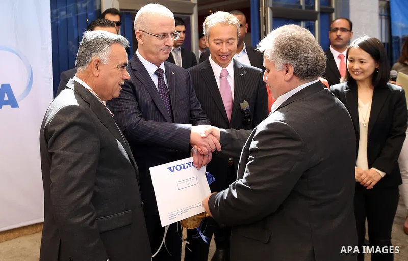 Palestinian Prime Minister, Rami Hamdallah, attends a ceremony of distribution of waste trucks, in the West Bank city of Ramallah, on April 7, 2016. Photo by Prime Minister Office