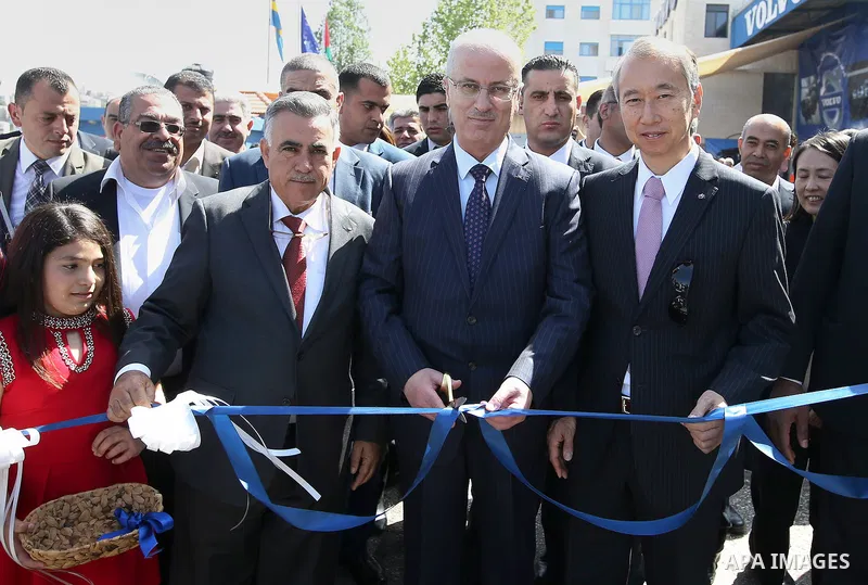 Palestinian Prime Minister, Rami Hamdallah, attends a ceremony of distribution of waste trucks, in the West Bank city of Ramallah, on April 7, 2016. Photo by Prime Minister Office