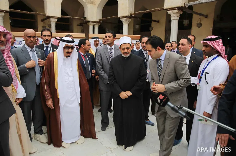 A handout picture made available by al-Azhar media center on April 9, 2016 shows the Grand Imam of al-Azhar Sheikh Ahmed al-Tayeb and Saudi King Salman bin Abdulaziz visiting the mosque at al-Azhar headquarters, the most...