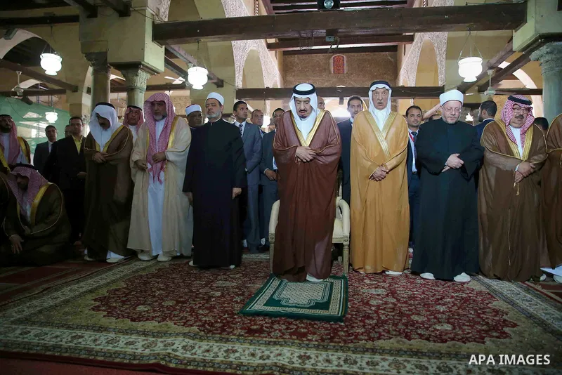 A handout picture made available by al-Azhar media center on April 9, 2016 shows the Grand Imam of al-Azhar Sheikh Ahmed al-Tayeb and Saudi King Salman bin Abdulaziz visiting the mosque at al-Azhar headquarters, the most...