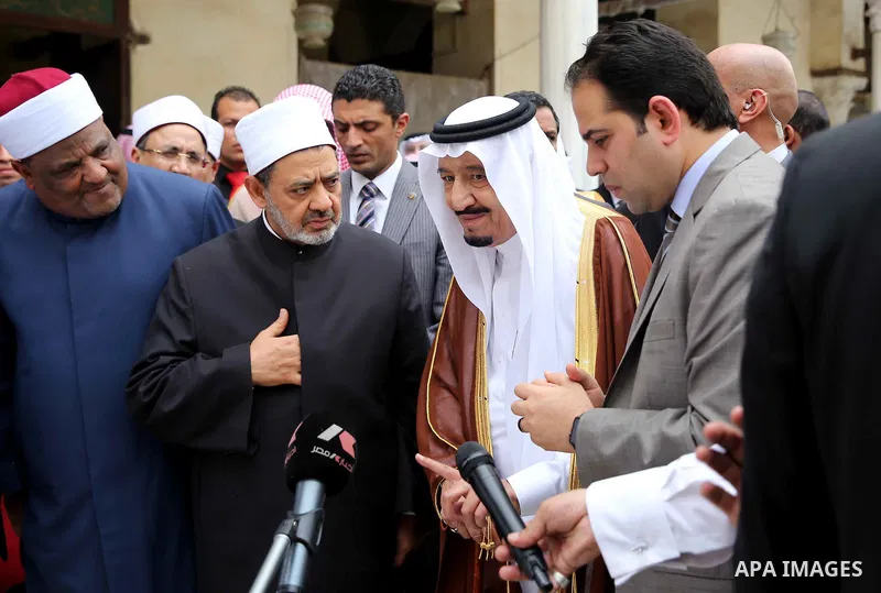 A handout picture made available by al-Azhar media center on April 9, 2016 shows the Grand Imam of al-Azhar Sheikh Ahmed al-Tayeb and Saudi King Salman bin Abdulaziz visiting the mosque at al-Azhar headquarters, the most...