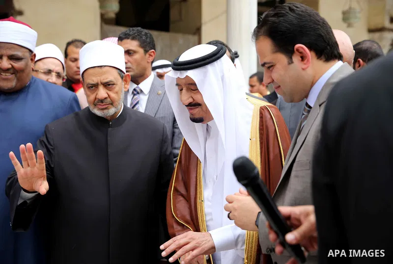 A handout picture made available by al-Azhar media center on April 9, 2016 shows the Grand Imam of al-Azhar Sheikh Ahmed al-Tayeb and Saudi King Salman bin Abdulaziz visiting the mosque at al-Azhar headquarters, the most...