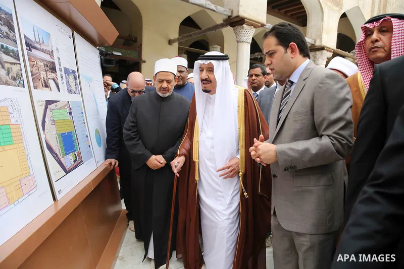 A handout picture made available by al-Azhar media center on April 9, 2016 shows the Grand Imam of al-Azhar Sheikh Ahmed al-Tayeb and Saudi King Salman bin Abdulaziz visiting the mosque at al-Azhar headquarters, the most...