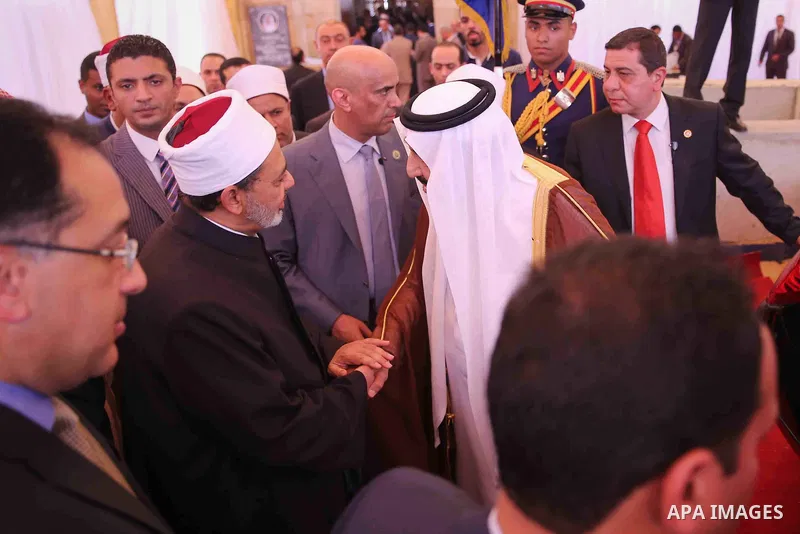 A handout picture made available by al-Azhar media center on April 9, 2016 shows the Grand Imam of al-Azhar Sheikh Ahmed al-Tayeb and Saudi King Salman bin Abdulaziz visiting the mosque at al-Azhar headquarters, the most...