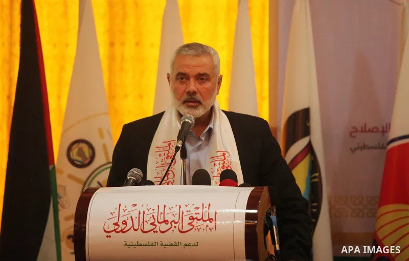 Senior Hamas leader Ismail Haniya speaks during a meeting of the International Forum of Parliament, in Gaza city, on April 10, 2016. Photo by Ashraf Amra