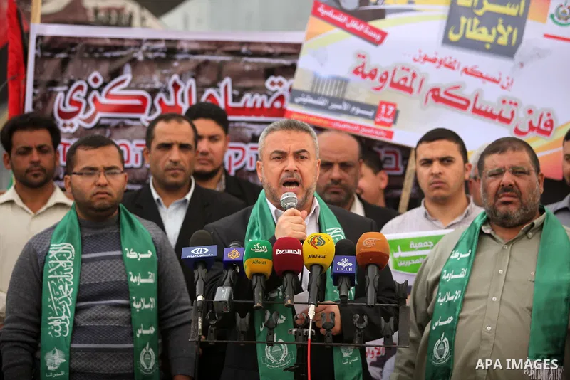 Senior Hamas leader Ismail Radwan, speaks during a protest demanding release the prisoners in Israeli jails at the Erez crossing checkpoint in the northern Gaza Strip on April 10, 2016. Photo by Ashraf Amra