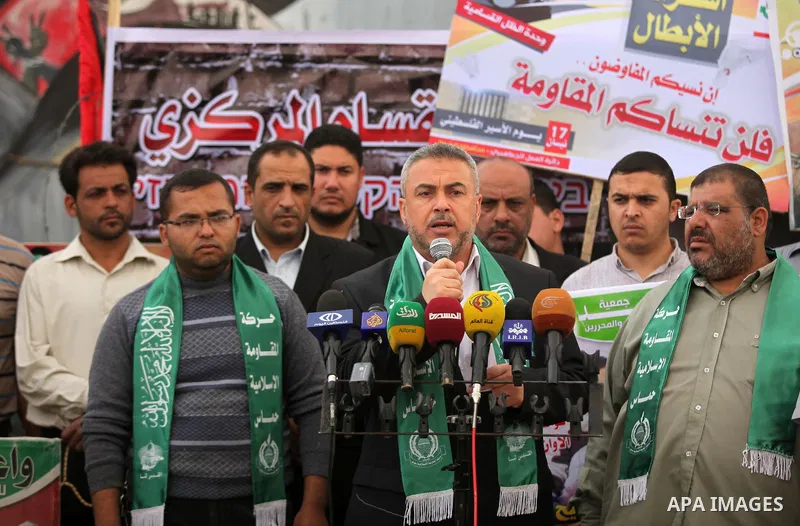 Senior Hamas leader Ismail Radwan, speaks during a protest demanding release the prisoners in Israeli jails at the Erez crossing checkpoint in the northern Gaza Strip on April 10, 2016. Photo by Ashraf Amra