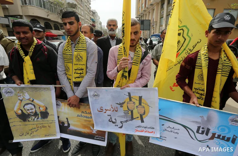 Palestinians take part during a protest to show solidarity with Al-Aqsa mosque and Palestinians in the West Bank occupied, in front of Red cross office, in Gaza city, on April 11, 2016. Photo by Mohammed Asad