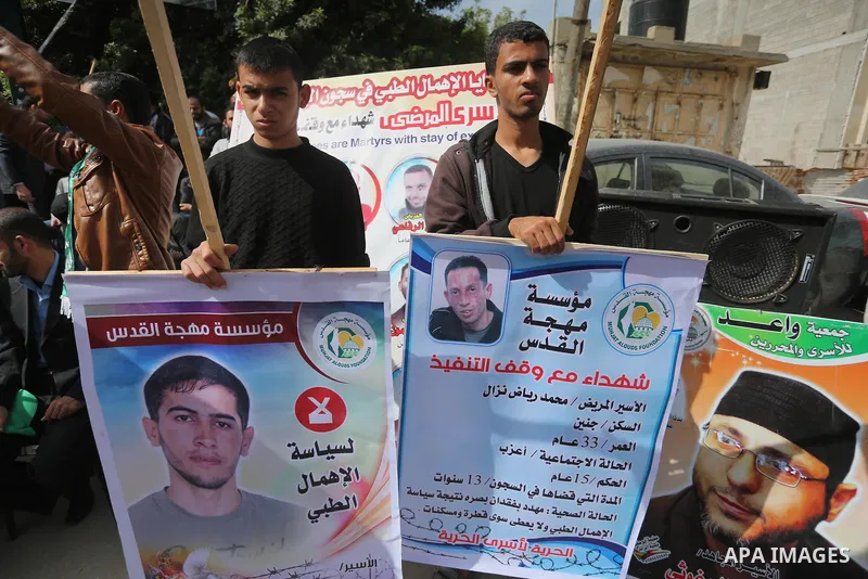 Palestinians take part in a protest demanding release the prisoners in Israeli jails, in front of Red cross office, in Gaza city, on April 11, 2016. Photo by Mohammed Asad