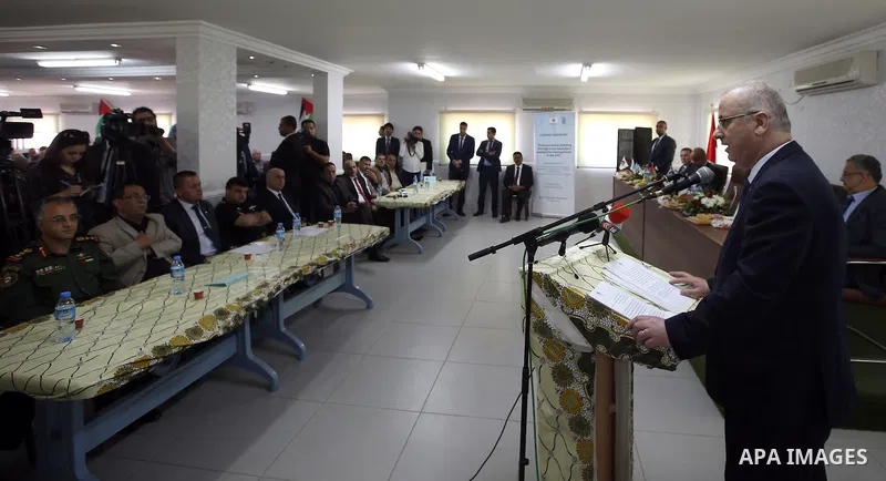 Palestinian Prime Minister, Rami hamdallah, takes part the closing ceremony, "a project to promote peace-building through Japanese sewage management in the West Bank city of Ramallah on April 11, 2016. Photo by Prime Min...