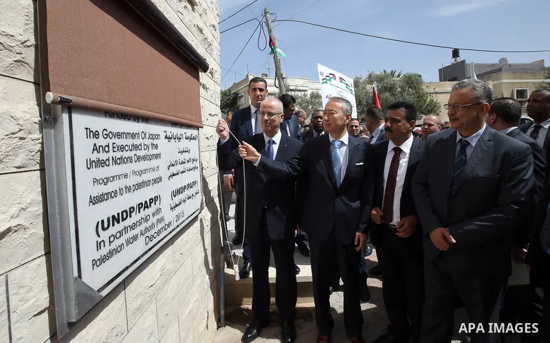 Palestinian Prime Minister, Rami hamdallah, takes part the closing ceremony, "a project to promote peace-building through Japanese sewage management in the West Bank city of Ramallah on April 11, 2016. Photo by Prime Min...