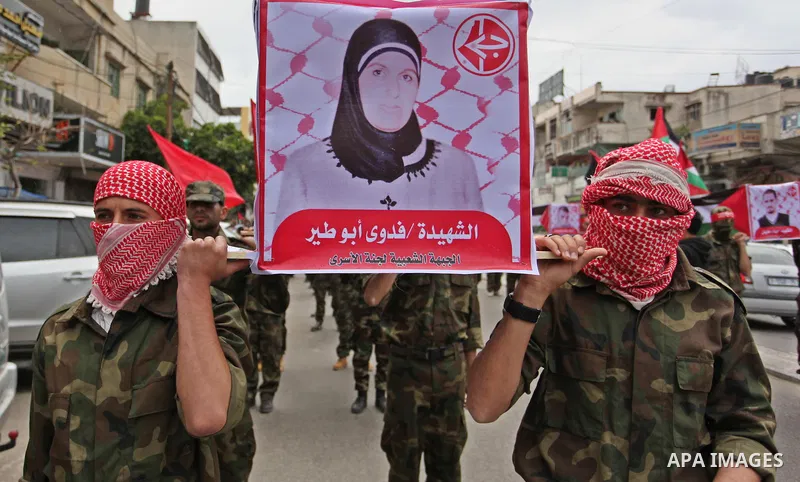 Supporters of the Popular Front for the Liberation of Palestine (PFLP) take part in a protest against the policies of Palestinian President Mahmoud Abbas, in Gaza City April 12, 2016. Photo by Ashraf Amra