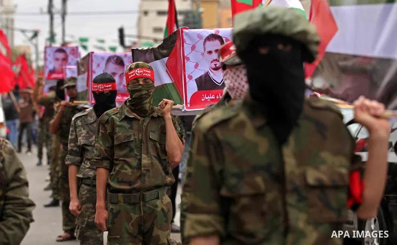 Supporters of the Popular Front for the Liberation of Palestine (PFLP) take part in a protest against the policies of Palestinian President Mahmoud Abbas, in Gaza City April 12, 2016. Photo by Ashraf Amra