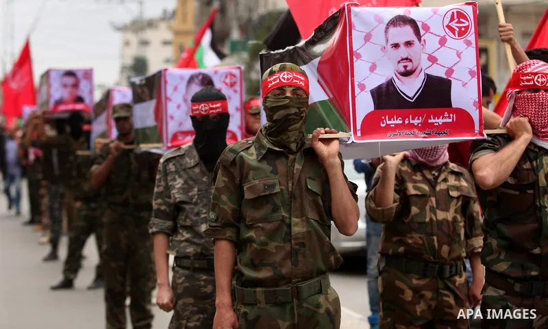 Supporters of the Popular Front for the Liberation of Palestine (PFLP) take part in a protest against the policies of Palestinian President Mahmoud Abbas, in Gaza City April 12, 2016. Photo by Ashraf Amra