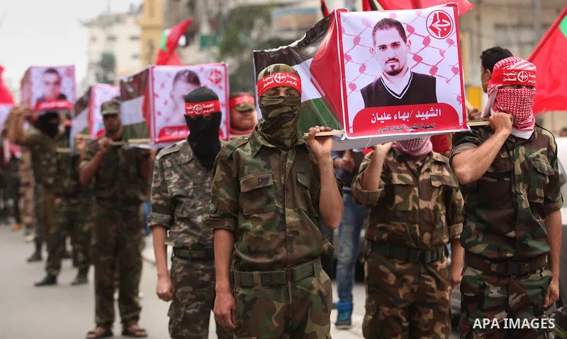 Supporters of the Popular Front for the Liberation of Palestine (PFLP) take part in a protest against the policies of Palestinian President Mahmoud Abbas, in Gaza City April 12, 2016. Photo by Ashraf Amra