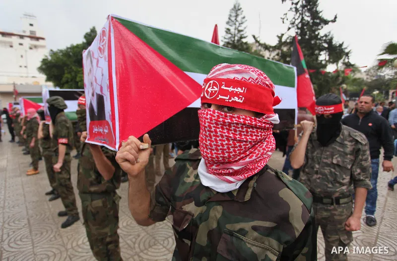 Supporters of the Popular Front for the Liberation of Palestine (PFLP) take part in a protest against the policies of Palestinian President Mahmoud Abbas, in Gaza City April 12, 2016. Photo by Ashraf Amra