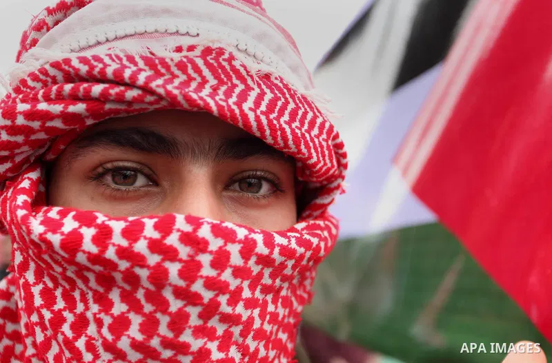 Supporters of the Popular Front for the Liberation of Palestine (PFLP) take part in a protest against the policies of Palestinian President Mahmoud Abbas, in Gaza City April 12, 2016. Photo by Ashraf Amra