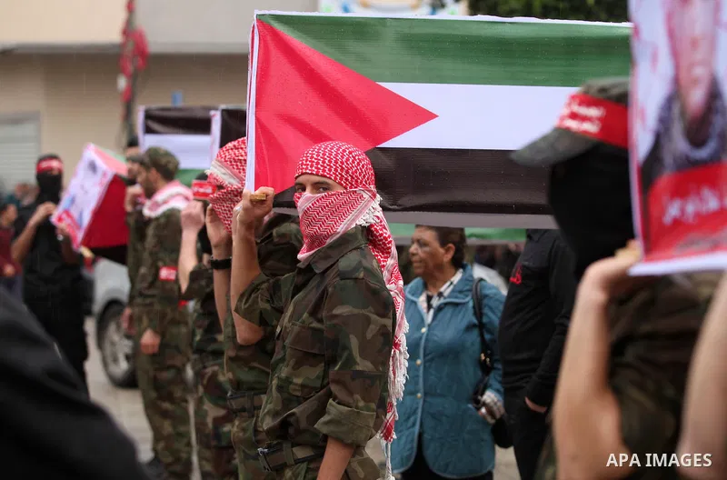 Supporters of the Popular Front for the Liberation of Palestine (PFLP) take part in a protest against the policies of Palestinian President Mahmoud Abbas, in Gaza City April 12, 2016. Photo by Ashraf Amra