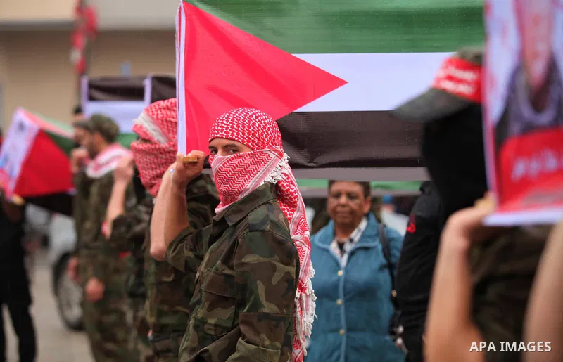 Supporters of the Popular Front for the Liberation of Palestine (PFLP) take part in a protest against the policies of Palestinian President Mahmoud Abbas, in Gaza City April 12, 2016. Photo by Ashraf Amra