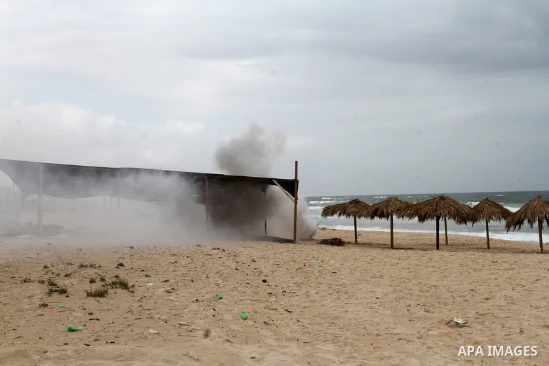 Hamas marine security show their skills during a naval exercise at the coast of the Mediterranean in Rafah in the sourthern Gaza strip on April 12, 2016. Photo by Abed Rahim Khatib