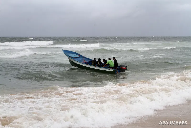 Hamas marine security show their skills during a naval exercise at the coast of the Mediterranean in Rafah in the sourthern Gaza strip on April 12, 2016. Photo by Abed Rahim Khatib