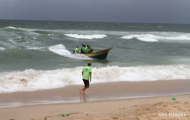 Hamas marine security show their skills during a naval exercise at the coast of the Mediterranean in Rafah in the sourthern Gaza strip on April 12, 2016. Photo by Abed Rahim Khatib