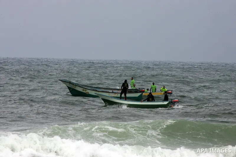 Hamas marine security show their skills during a naval exercise at the coast of the Mediterranean in Rafah in the sourthern Gaza strip on April 12, 2016. Photo by Abed Rahim Khatib