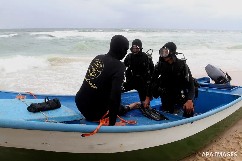 Hamas marine security show their skills during a naval exercise at the coast of the Mediterranean in Rafah in the sourthern Gaza strip on April 12, 2016. Photo by Abed Rahim Khatib