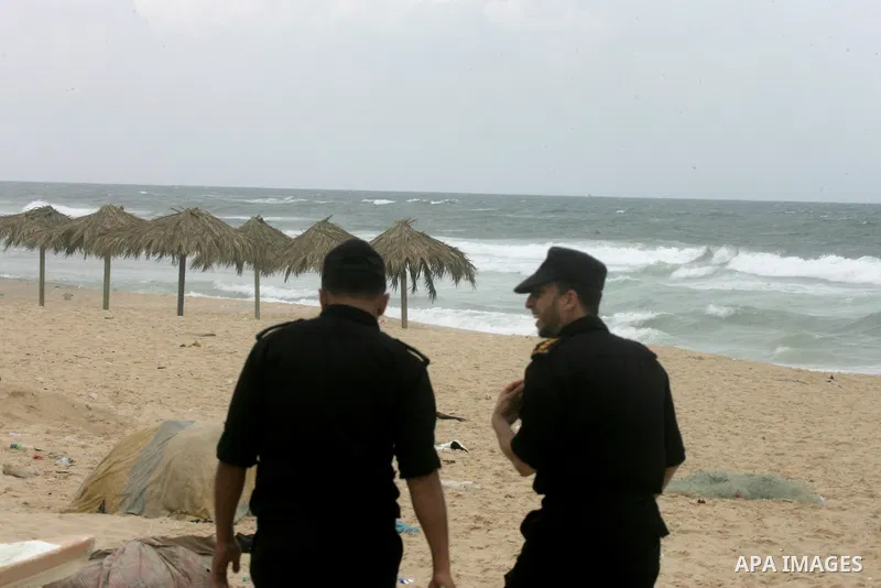 Hamas marine security show their skills during a naval exercise at the coast of the Mediterranean in Rafah in the sourthern Gaza strip on April 12, 2016. Photo by Abed Rahim Khatib
