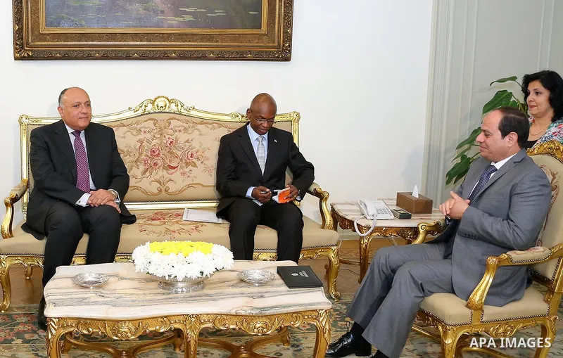 Egyptian President Abdel Fattah al-Sisi meets with Burundi's Foreign Minister Alan Aime Nyamotwe in Cairo, Egypt, on April 12, 2016. Photo by Egyptian President Office