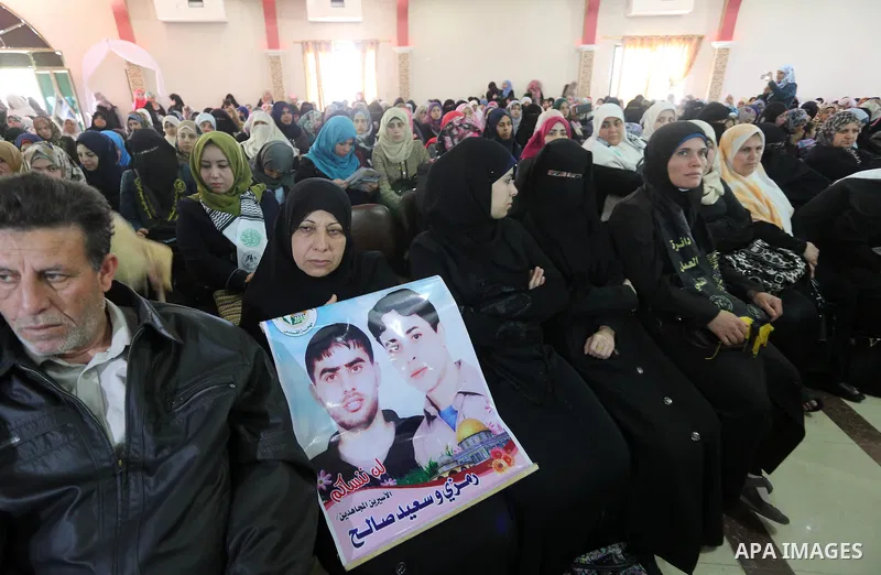 Palestinians take part during a rally marking Palestinian Prisoners' Day in Gaza City April 14, 2016. Photo by Mohammed Asad