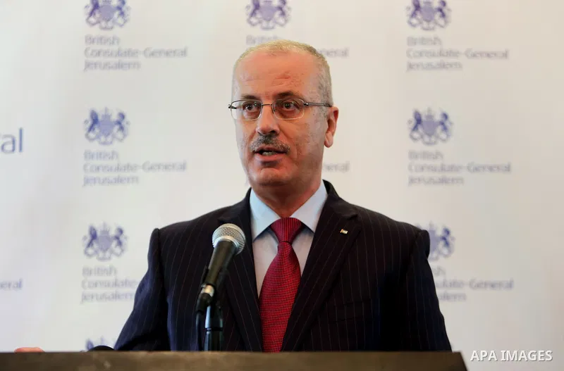 Palestinian Prime Minister Rami Hamdallah speaks during a ceremony of birthday of British Queen Elizabeth in the West Bank city of Ramallah on April 14, 2016. Photo by Prime Minister Office