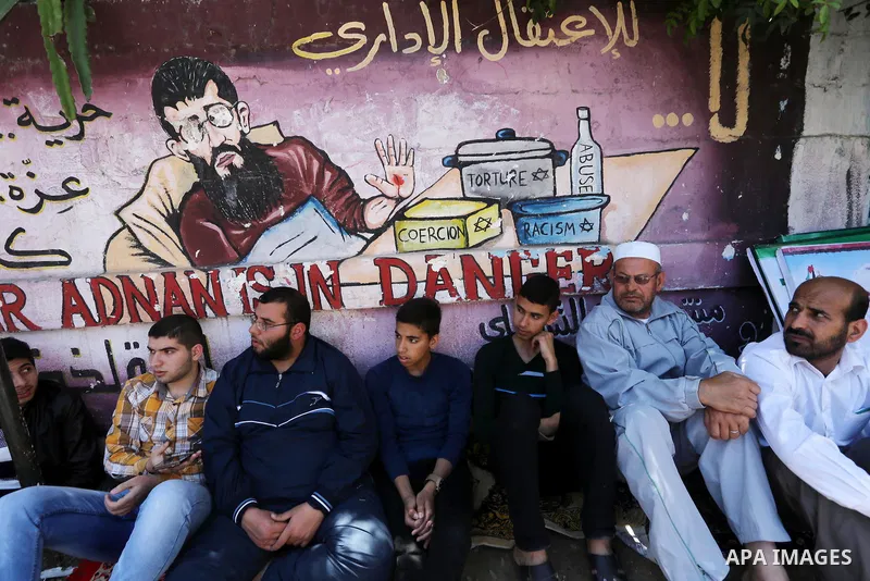 Palestinians attend Friday prayers in front of Red cross office in Gaza city on April 15, 2016. Photo by Mohammed Asad