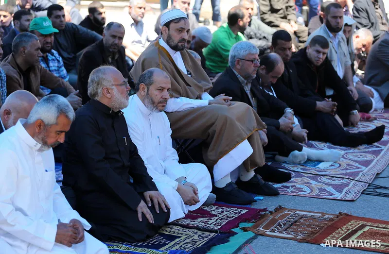 Palestinians attend Friday prayers in front of Red cross office in Gaza city on April 15, 2016. Photo by Mohammed Asad