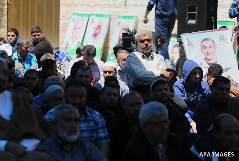 Palestinians attend Friday prayers in front of Red cross office in Gaza city on April 15, 2016. Photo by Mohammed Asad