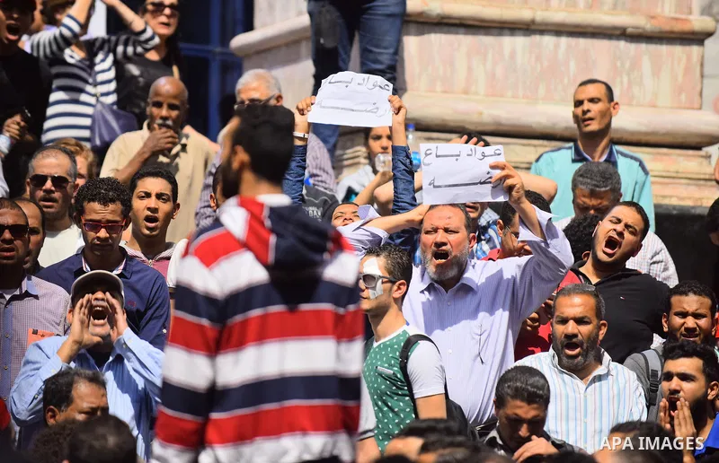 Egyptian activists shout slogans against President Abdel Fattah al-Sisi and his government, during a demonstration protesting the government's decision to transfer two Red Sea islands to Saudi Arabia, in front of the Pre...
