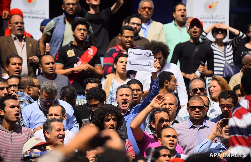 Egyptian activists shout slogans against President Abdel Fattah al-Sisi and his government, during a demonstration protesting the government's decision to transfer two Red Sea islands to Saudi Arabia, in front of the Pre...