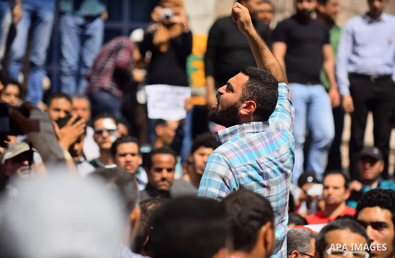 Egyptian activists shout slogans against President Abdel Fattah al-Sisi and his government, during a demonstration protesting the government's decision to transfer two Red Sea islands to Saudi Arabia, in front of the Pre...