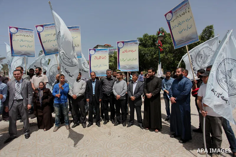 Palestinian supporters of al-Ahrar party take part a protest demanding release the prisoners in Israeli jails, in Gaza city, on April 16, 2016. Photo by Ashraf Amra