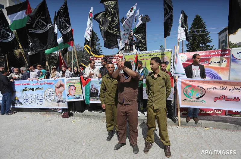 Palestinians take part during a rally marking Palestinian Prisoner Day in Gaza City on April 17, 2016. Photo by Mohammed Asad