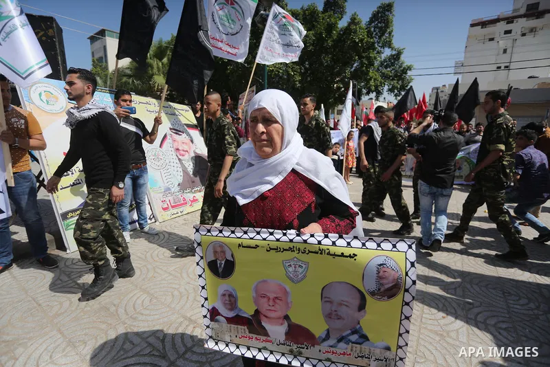Palestinians take part during a rally marking Palestinian Prisoner Day in Gaza City on April 17, 2016. Photo by Mohammed Asad